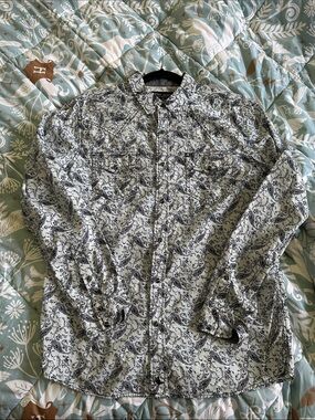 Men's Long-Sleeve Black & White Paisley Button-Down Shirt